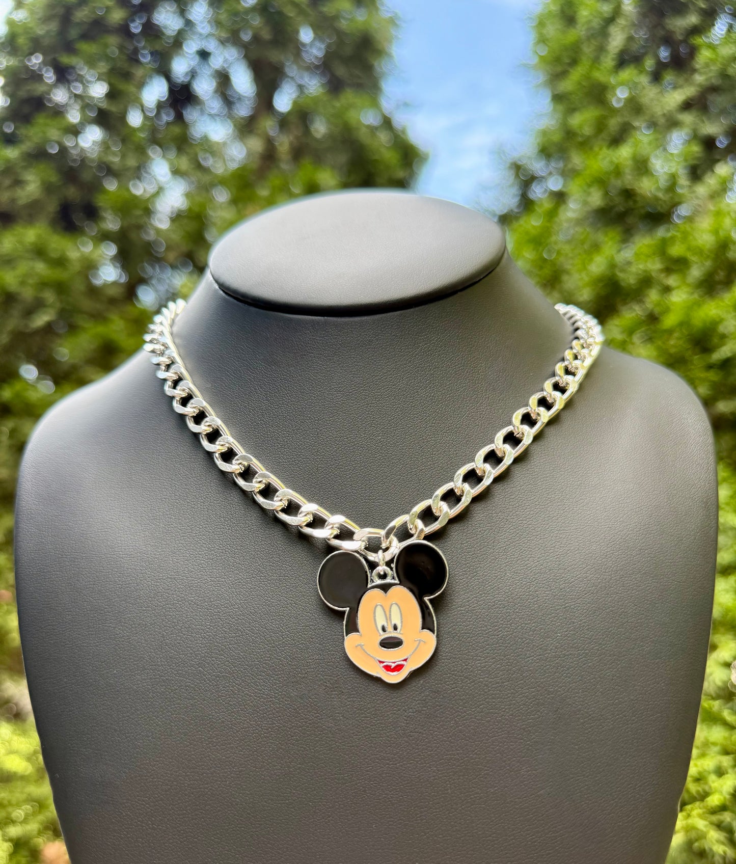 Bow'd & Bold | Main Street King